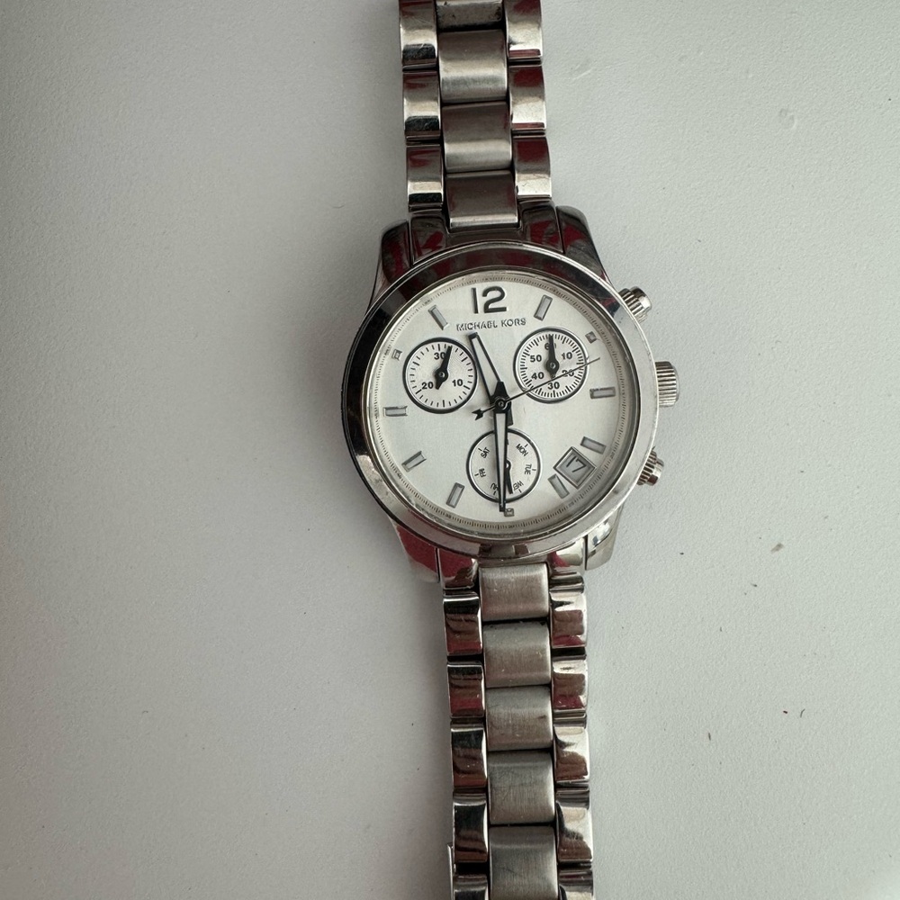 Michael Kors Runway Silver Dial Silver Steel Strap Watch For Women - MK5428
